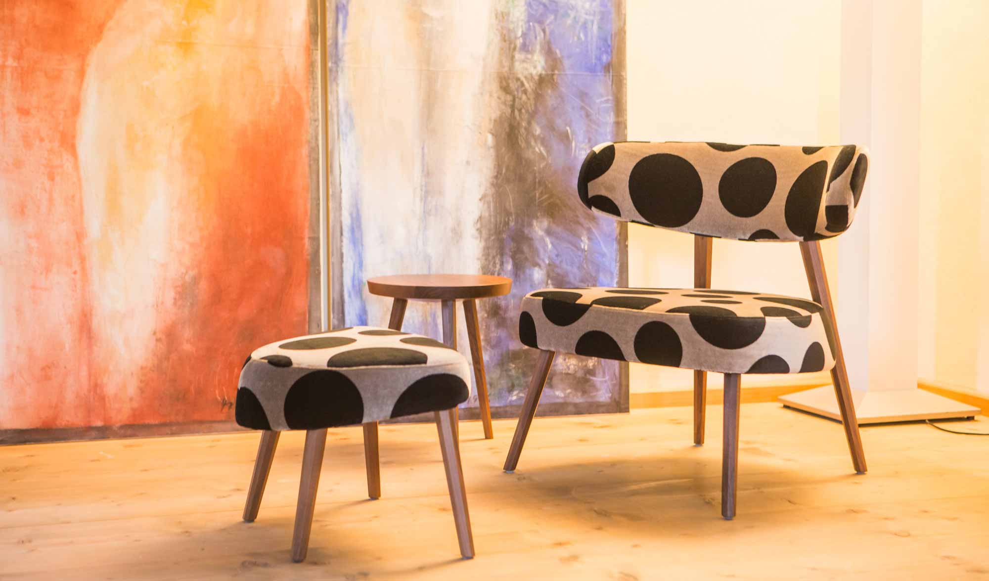 Marlon Gruppe mit Tisch